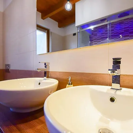 Дом отдыха Jane E Jolie Haus Privates Schwimmbad Und Jacuzzi By Interhome