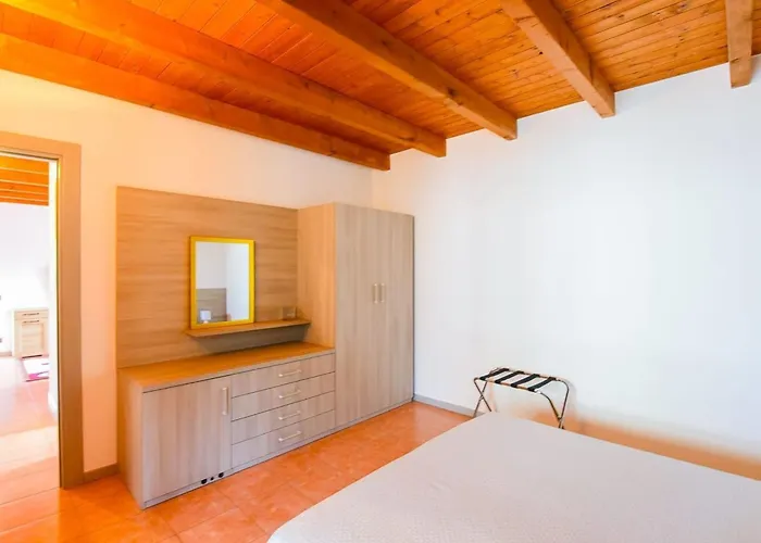 Jane E Jolie Haus Privates Schwimmbad Und Jacuzzi By Interhome