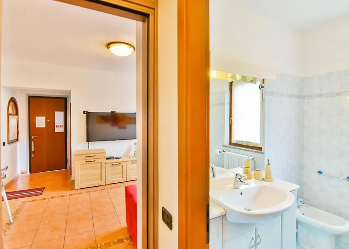 Jane E Jolie Haus Privates Schwimmbad Und Jacuzzi By Interhome