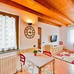 Jane E Jolie Haus Privates Schwimmbad Und Jacuzzi By Interhome