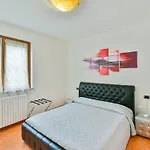 Jane E Jolie Haus Privates Schwimmbad Und Jacuzzi By Interhome *