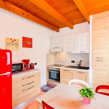 Jane E Jolie Haus Privates Schwimmbad Und Jacuzzi By Interhome Valbrona