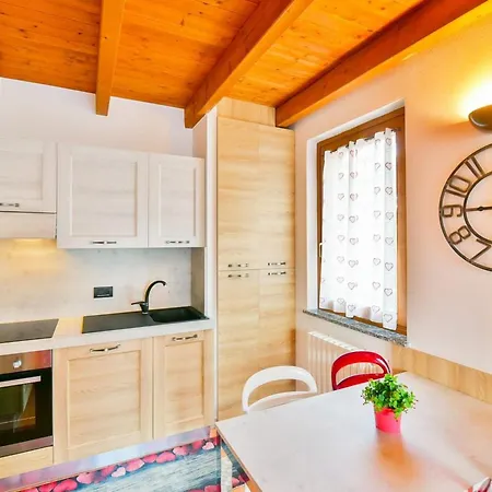 Jane E Jolie Haus Privates Schwimmbad Und Jacuzzi By Interhome Tatil Evi Valbrona