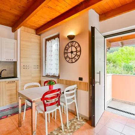 Jane E Jolie Haus Privates Schwimmbad Und Jacuzzi By Interhome * Valbrona