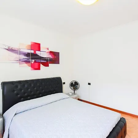 Jane E Jolie Haus Privates Schwimmbad Und Jacuzzi By Interhome *