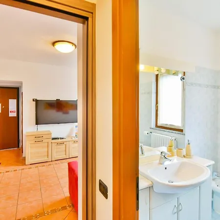 Jane E Jolie Haus Privates Schwimmbad Und Jacuzzi By Interhome