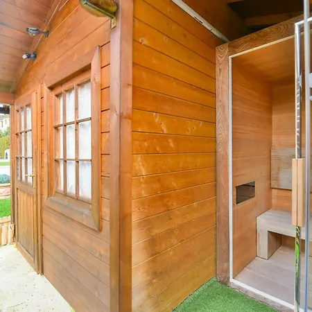 Jane E Jolie Haus Privates Schwimmbad Und Jacuzzi By Interhome Tatil Evi