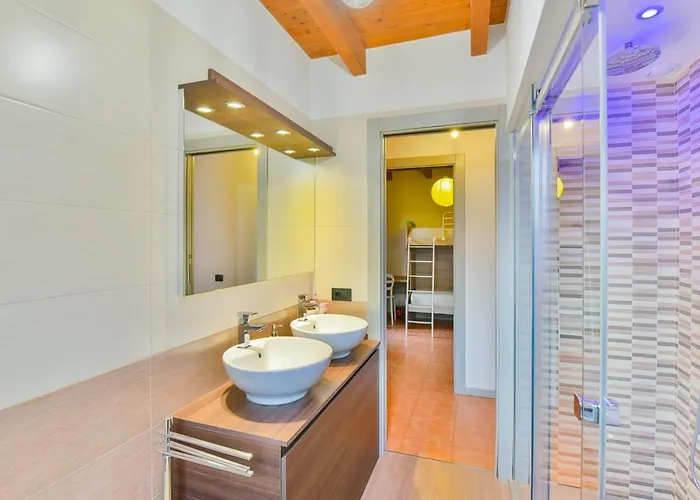 Jane E Jolie Haus Privates Schwimmbad Und Jacuzzi By Interhome