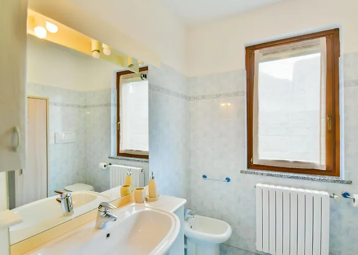 Jane E Jolie Haus Privates Schwimmbad Und Jacuzzi By Interhome Ferienhaus *