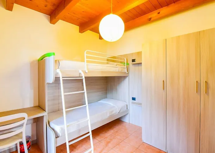 Jane E Jolie Haus Privates Schwimmbad Und Jacuzzi By Interhome بيت للعطل