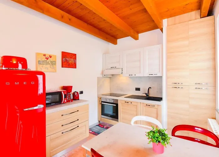 Jane E Jolie Haus Privates Schwimmbad Und Jacuzzi By Interhome Valbrona