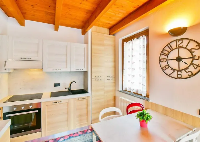 Jane E Jolie Haus Privates Schwimmbad Und Jacuzzi By Interhome بيت للعطل Valbrona