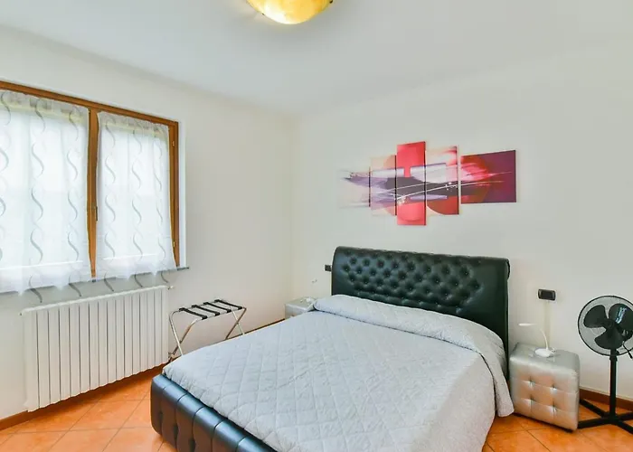 Jane E Jolie Haus Privates Schwimmbad Und Jacuzzi By Interhome *