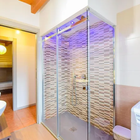 Jane E Jolie Haus Privates Schwimmbad Und Jacuzzi By Interhome 펜션 *