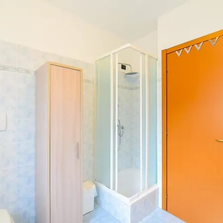 Jane E Jolie Haus Privates Schwimmbad Und Jacuzzi By Interhome 발브로나